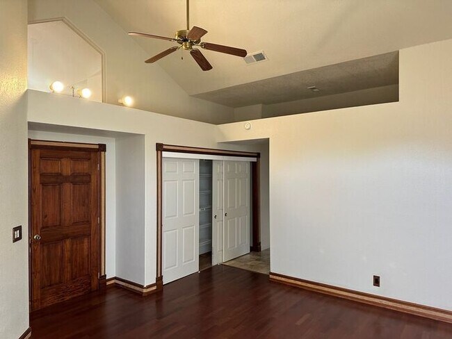 Building Photo - Weston Ranch Home 3 Bedrooms 2 Bath