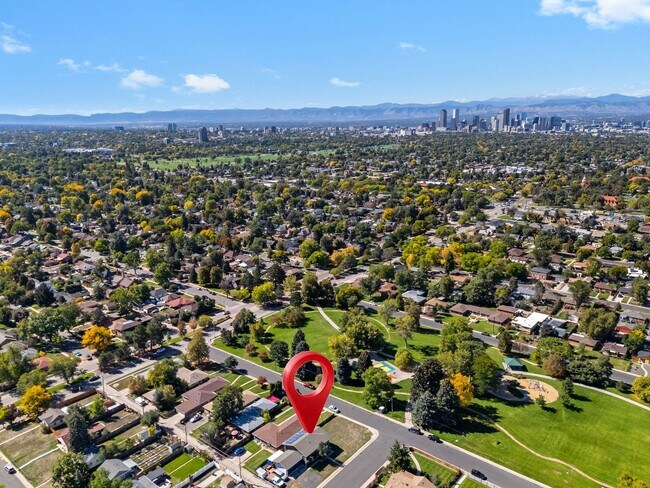 Building Photo - 4BR w/ Driveway Parking near Denver Zoo & City Park