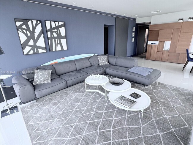 Building Photo - 10275 Collins Ave