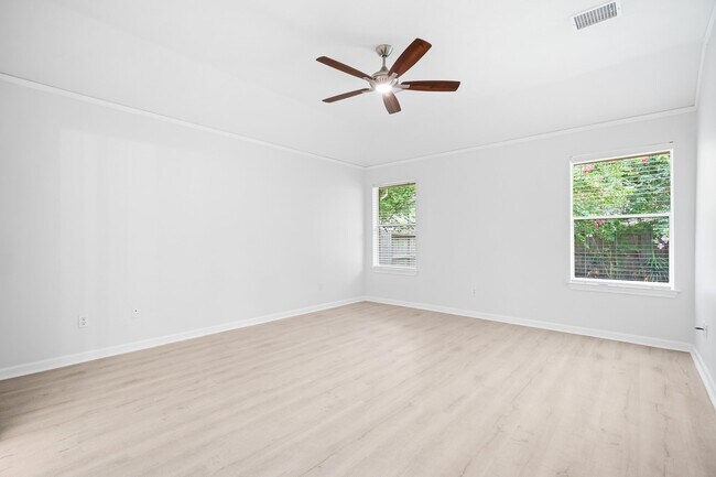 Building Photo - 23 Teakwood Pl