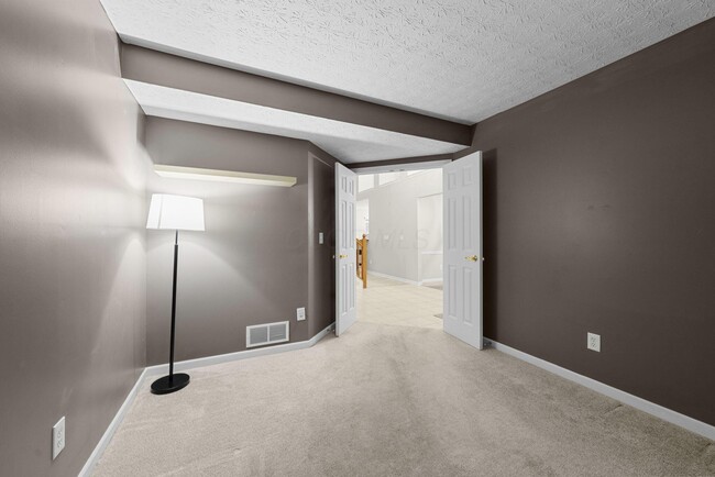 Building Photo - 397 Abbotsbury Dr