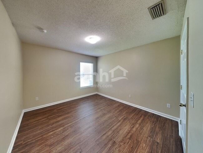 Building Photo - 800 S Edenbridge Way