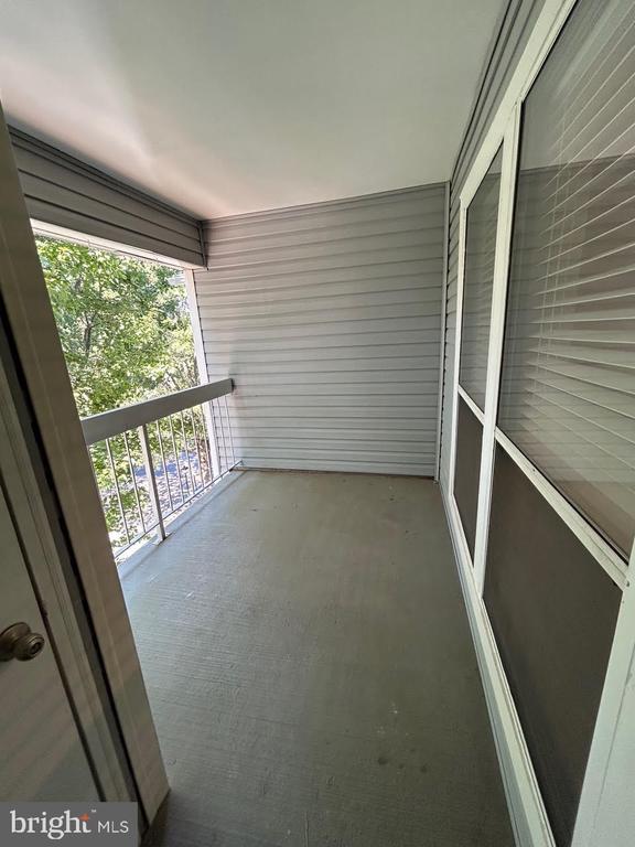 Building Photo - 3175 Summit Square Dr