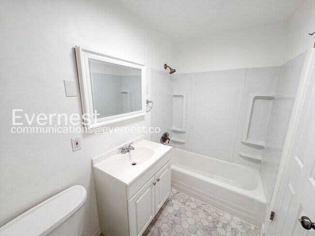 Building Photo - 638 Garden City Dr