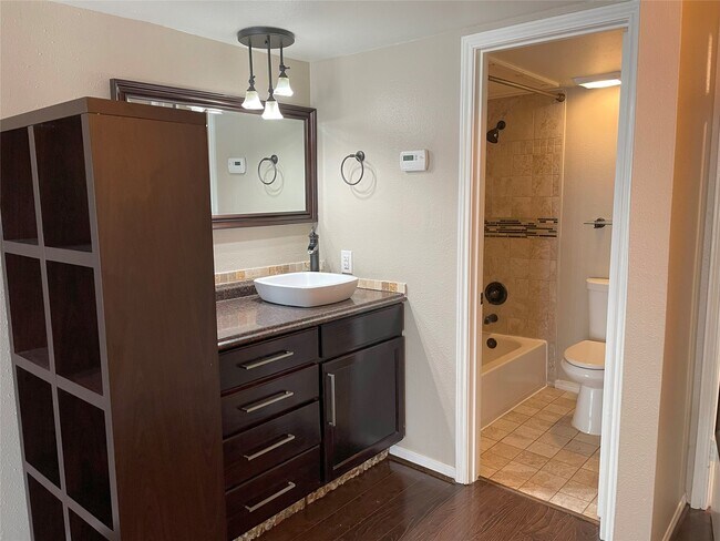 Building Photo - 12315 Glenview Dr