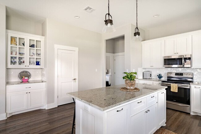 Building Photo - 804 1/2 Johnson Crawford Cir