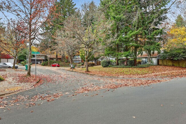 Building Photo - 13525 SW Roan Ct