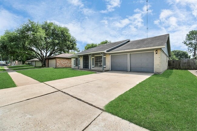 Building Photo - 17035 Quail Bend Dr