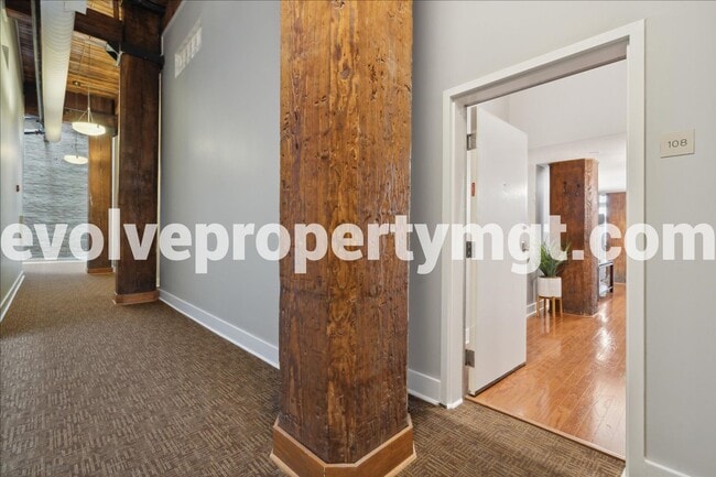 Primary Photo - 435 S Front St