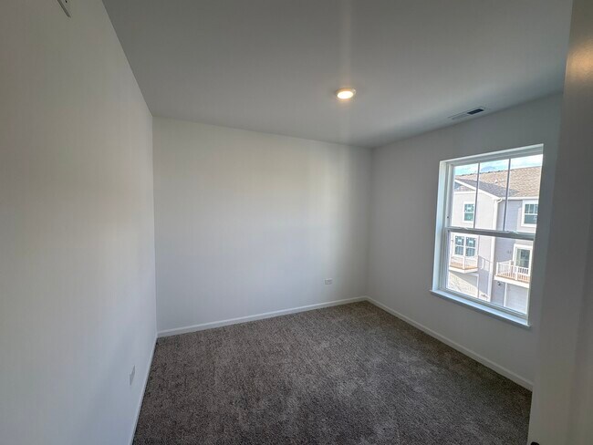 Building Photo - 25636 W Yorkshire Dr