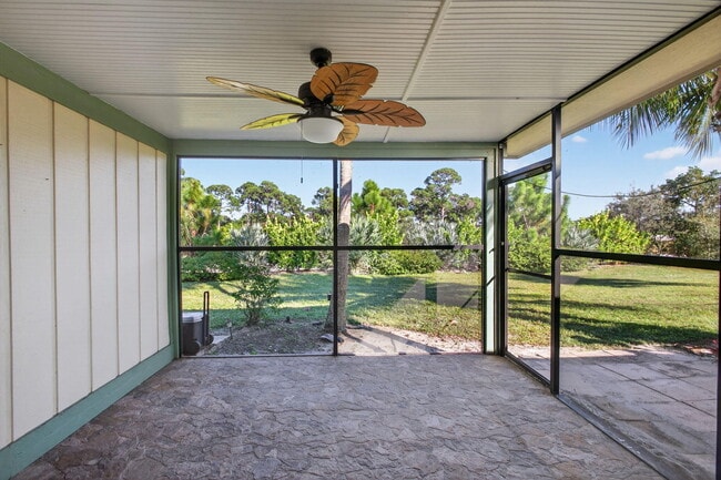 Building Photo - 8695 SE Hobe Ridge Ave