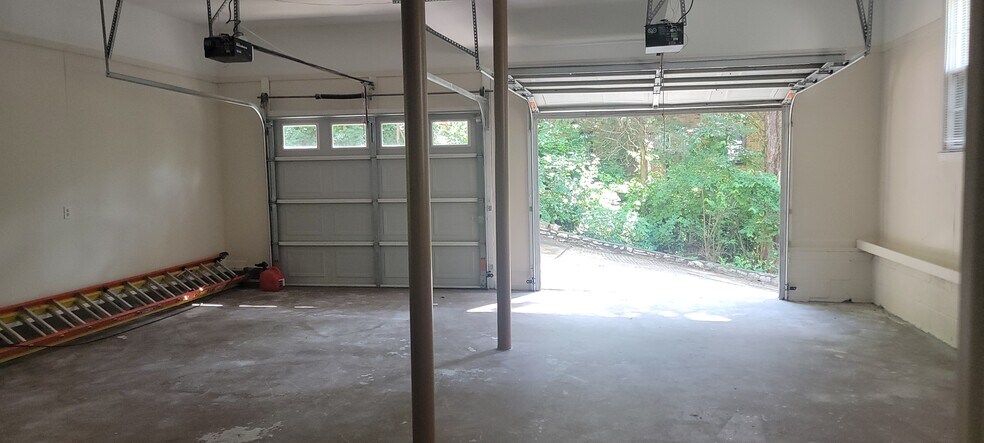 Building Photo - 1808 Mountainbrook Dr SE