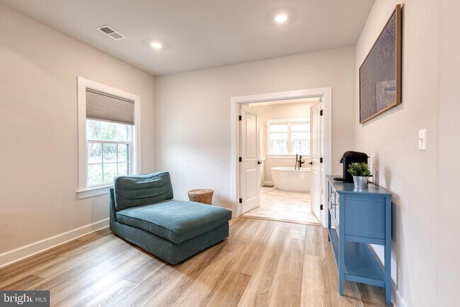 Building Photo - 7679 Cross Creek Dr