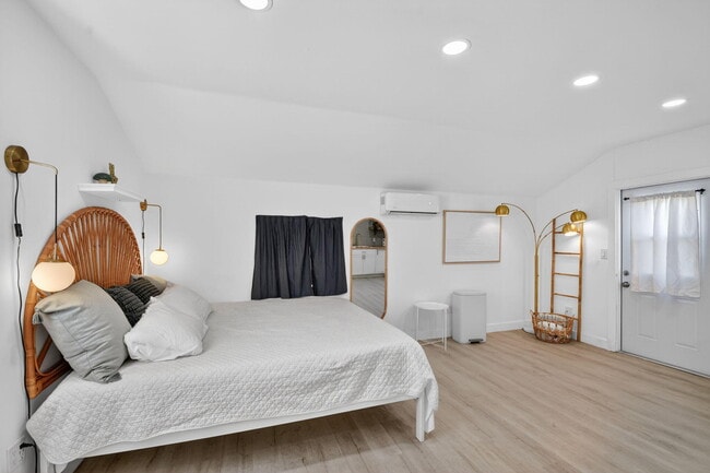 Building Photo - 306 N J St