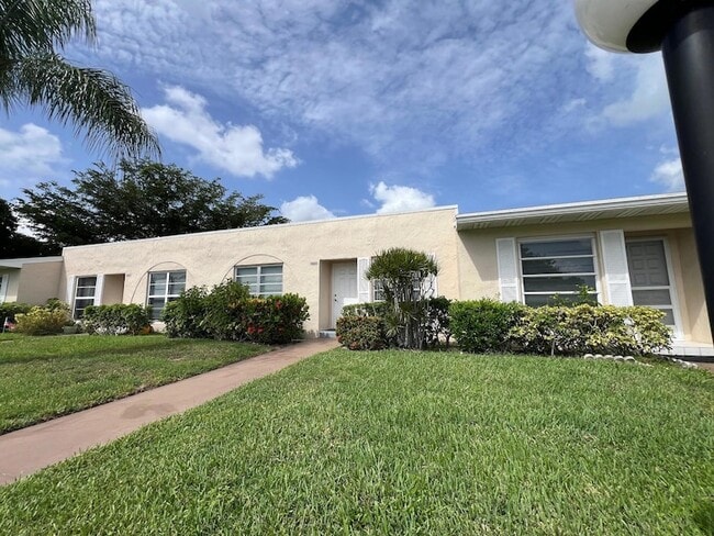 Building Photo - 8584 Bella Vista Dr