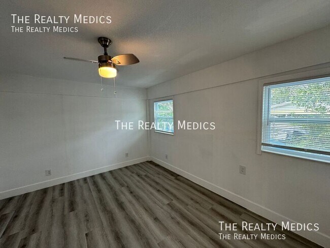 Building Photo - 1150 Overlook Terrace