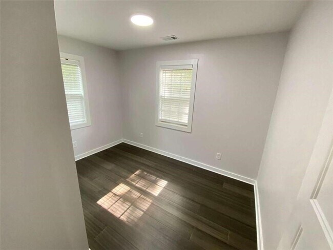 Building Photo - 1127 Dobbs Dr SE