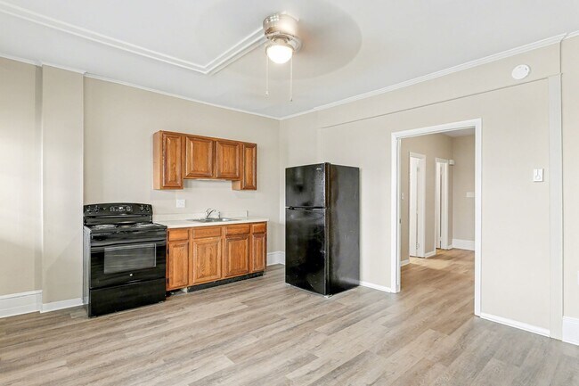 Building Photo - 306 S Front St