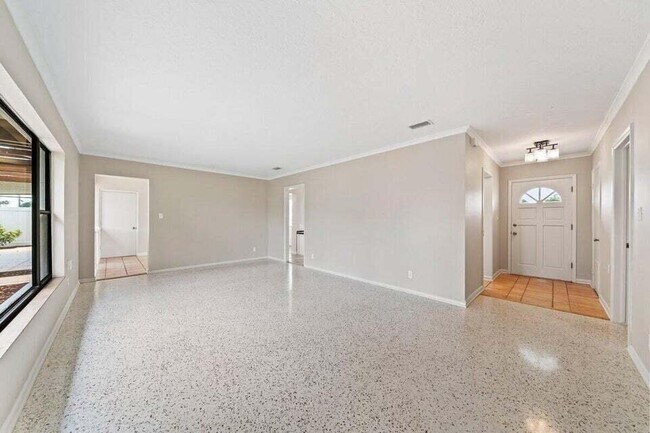 Building Photo - 470 Watts Way