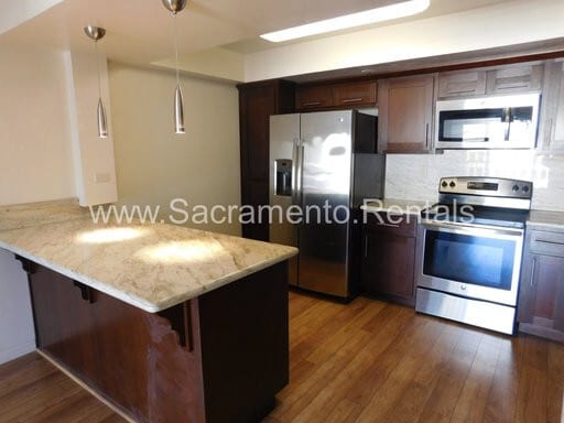 Building Photo - Spacious Updated 2bd/2ba Downtown Condo - Great Location!