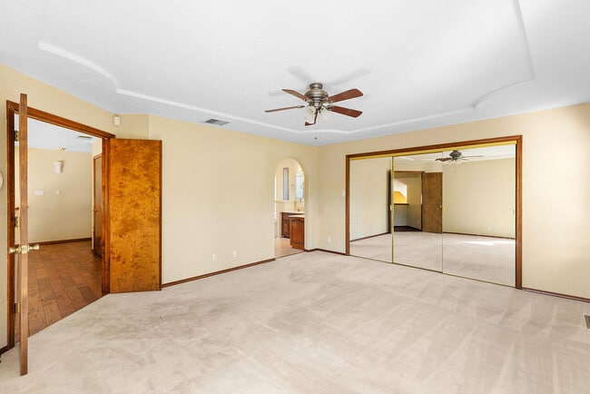 Building Photo - 9441 Allande Rd NE