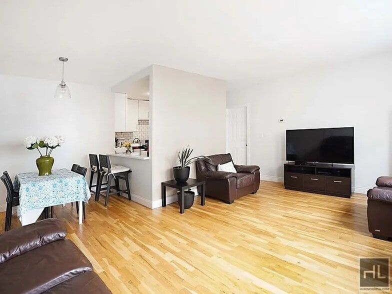 Primary Photo - VERONICA PLACE