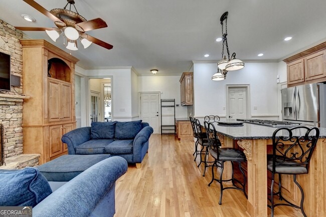 Building Photo - 8910 Pinehurst Cove