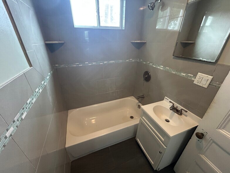 Building Photo - 27 Albion St