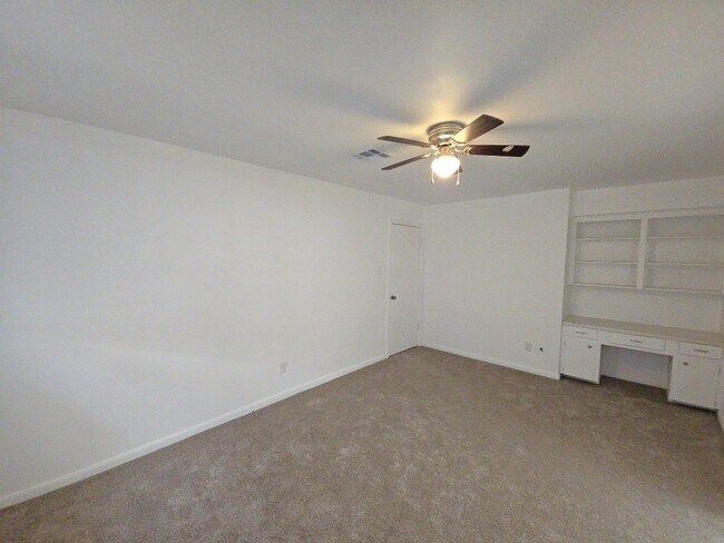 Building Photo - 3810 R V Mayfield Dr