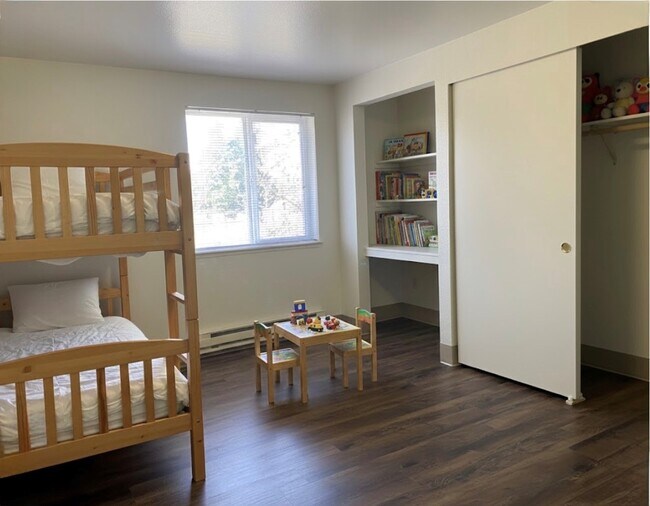 Building Photo - Evergreen Vista I & II Apartments