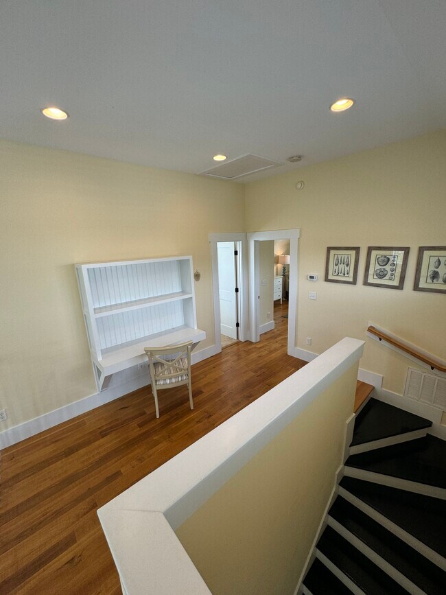 Building Photo - 819 Meadowsweet Ln