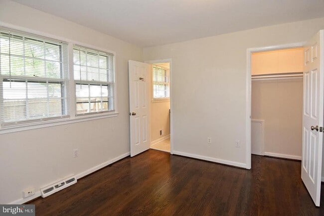 Building Photo - 8800 McNair Dr