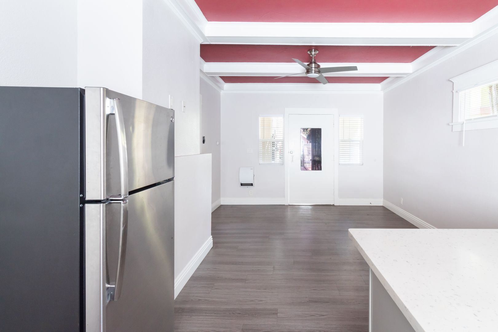 Building Photo - 338 E 7th St