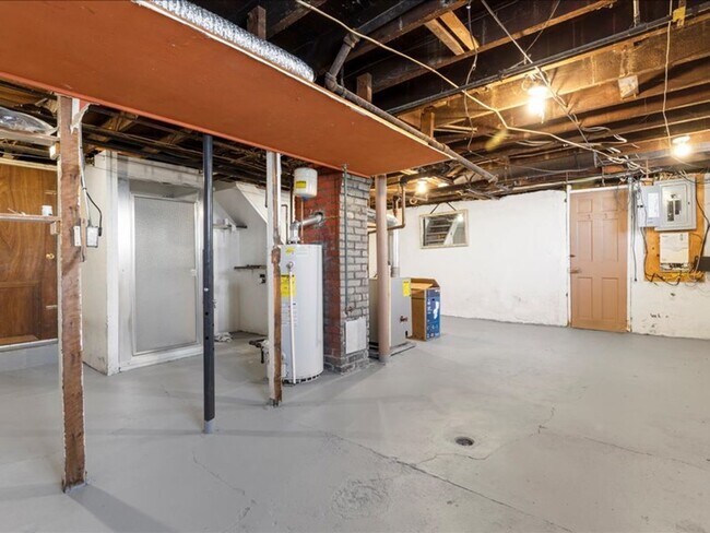 Building Photo - Updated 2 Bed, 1.5 Bath Home in Carrick For Rent – Move-In Ready