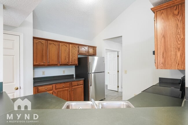 Building Photo - 821 Penncross Dr