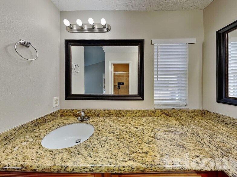 Building Photo - 5318 Southwick Dr