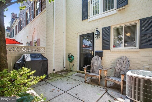 Building Photo - 1311 N Van Dorn St