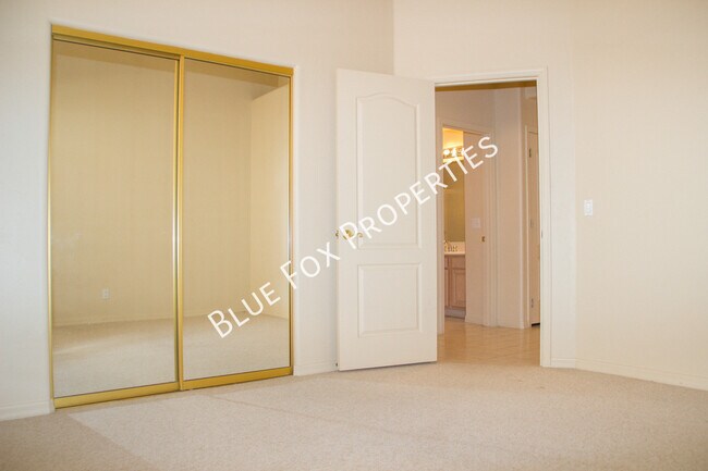 Building Photo - 4131 E Hawks Wing Dr
