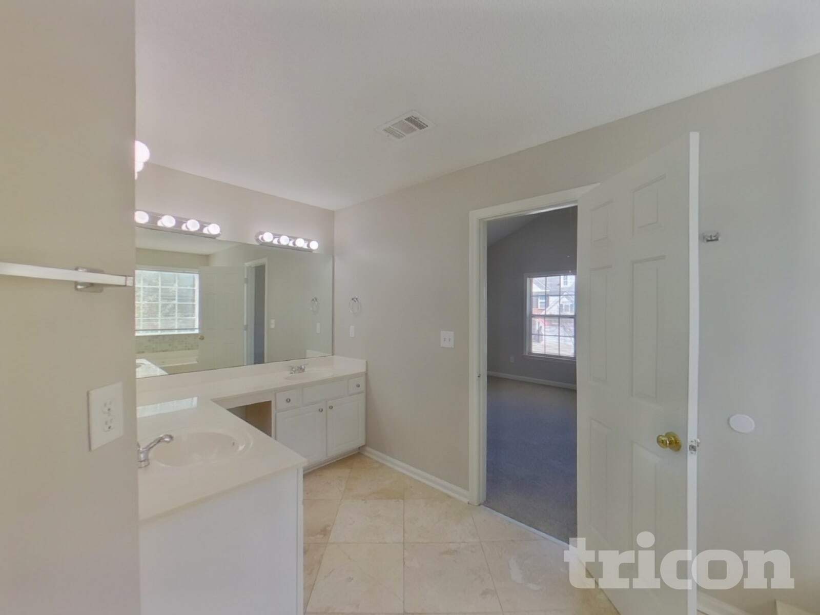 Building Photo - 325 Cadeleigh Ct