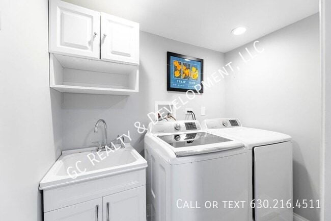 Building Photo - 4449 S Ellis Ave