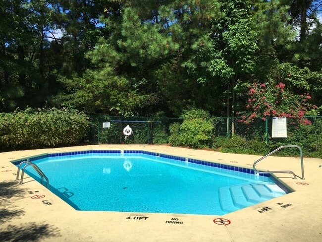 Building Photo - Available Now! Updated 2br 2ba Garden-Style Condo in Mill Creek! Walk to Campus