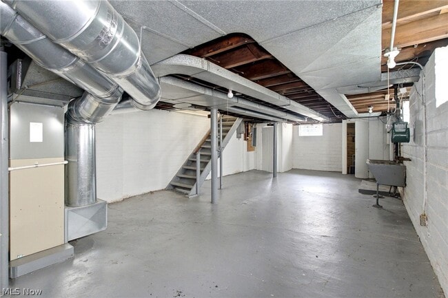 Building Photo - 912 Cambridge Rd