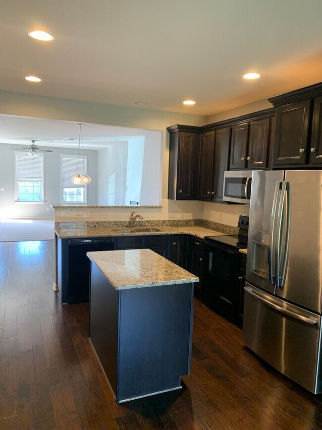 Building Photo - Traemoor Village Townhome