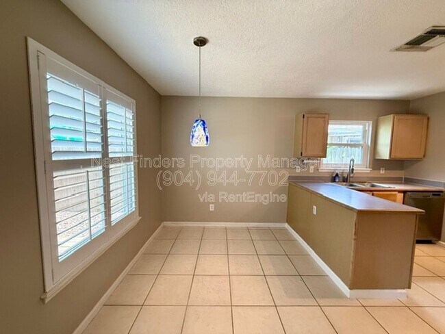 Building Photo - 1695 Evans Dr S