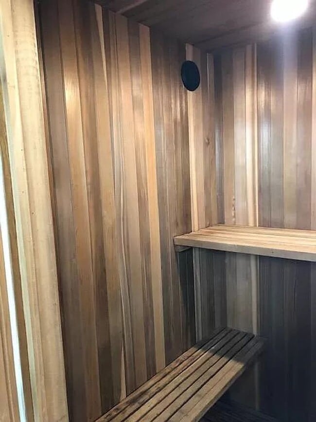 Building Photo - Luxurious 4-Bedroom Retreat with Mount Rainier Views in Dash Point