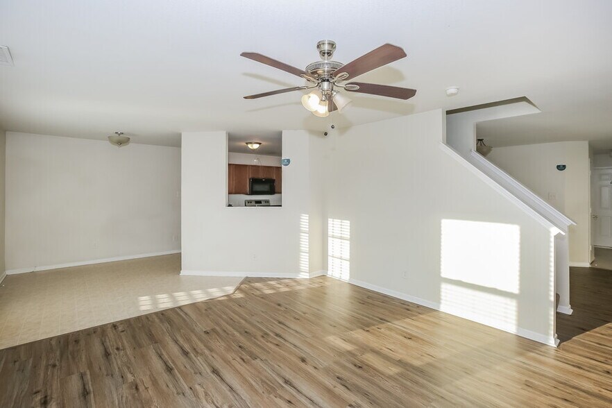 Building Photo - 7322 Fox Point Dr
