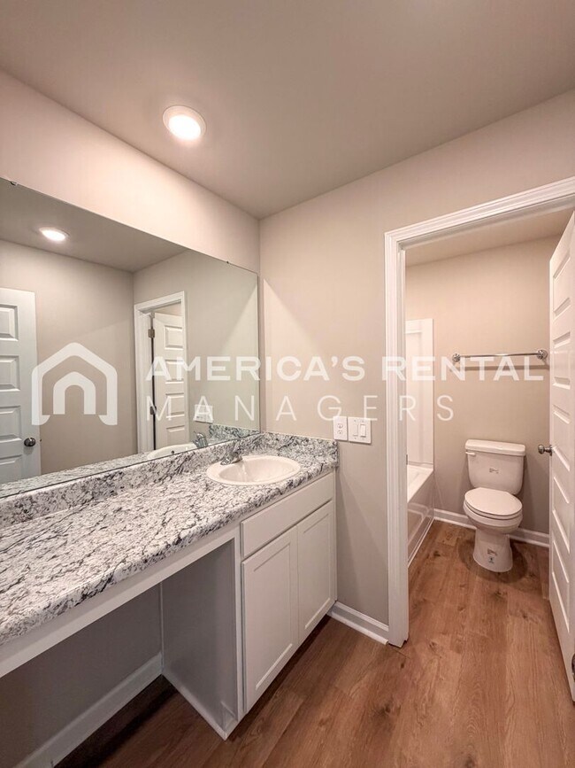 Building Photo - Spacious 4-Bedroom Home with Upstairs Loft!