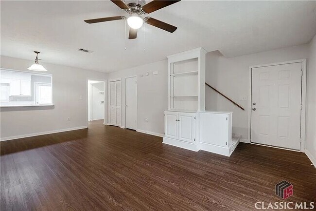 Building Photo - 207 Highland Park Dr