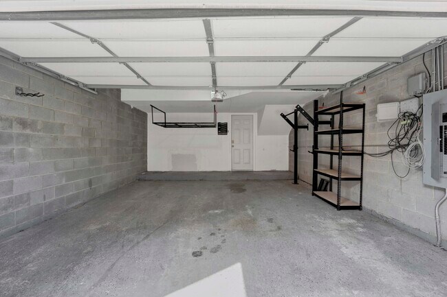Building Photo - 2503 S Calumet Ave