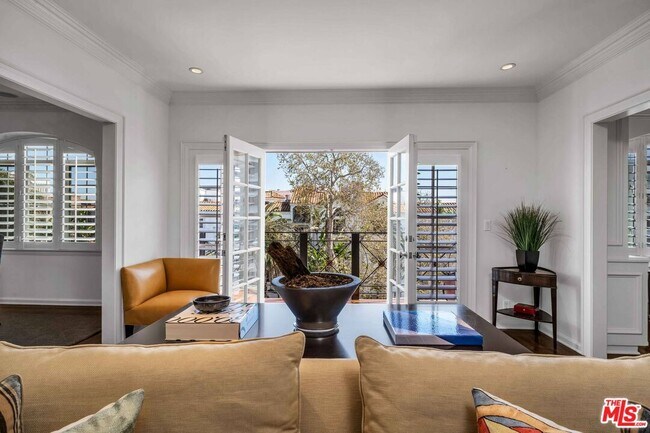 Building Photo - 11745 Montana Ave